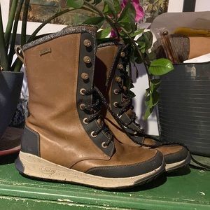 Womens size 9 Chaco winter boots